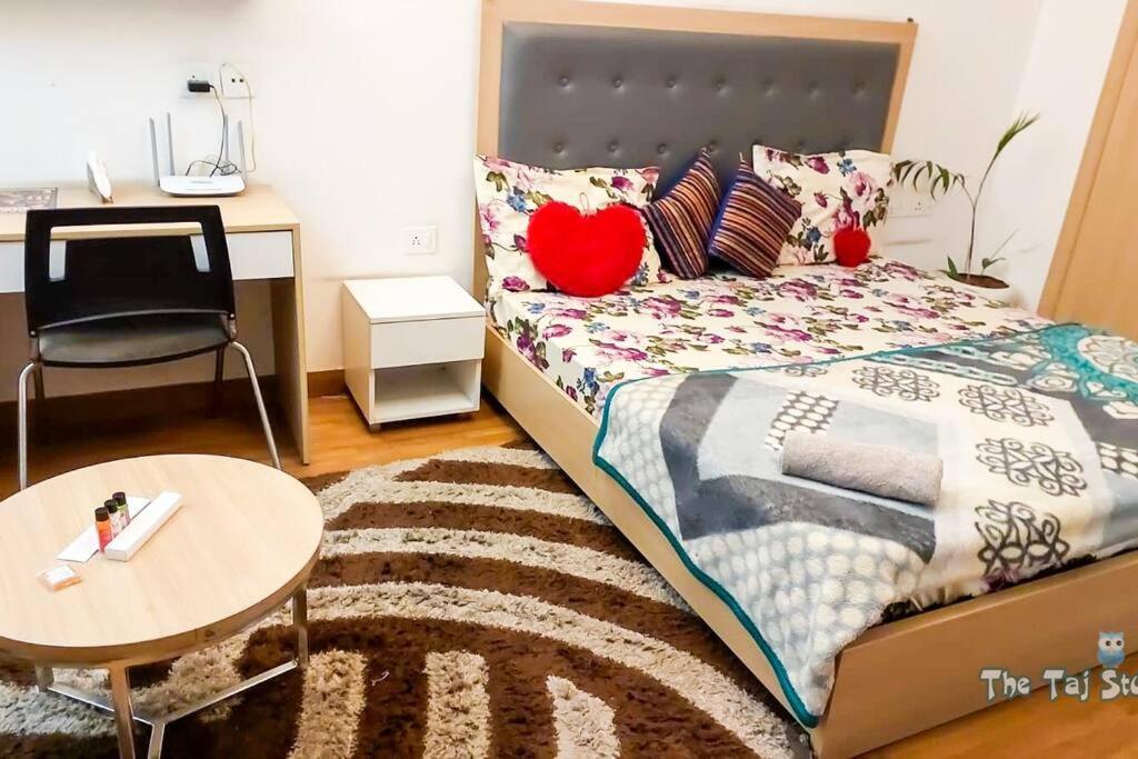 Top Luxury & Couple Friendly Stay Gp By Taj Suites & Studios #New Year Party & Stay Noida Ngoại thất bức ảnh