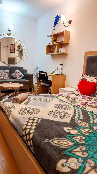 Top Luxury & Couple Friendly Stay Gp By Taj Suites & Studios #New Year Party & Stay Noida Ngoại thất bức ảnh