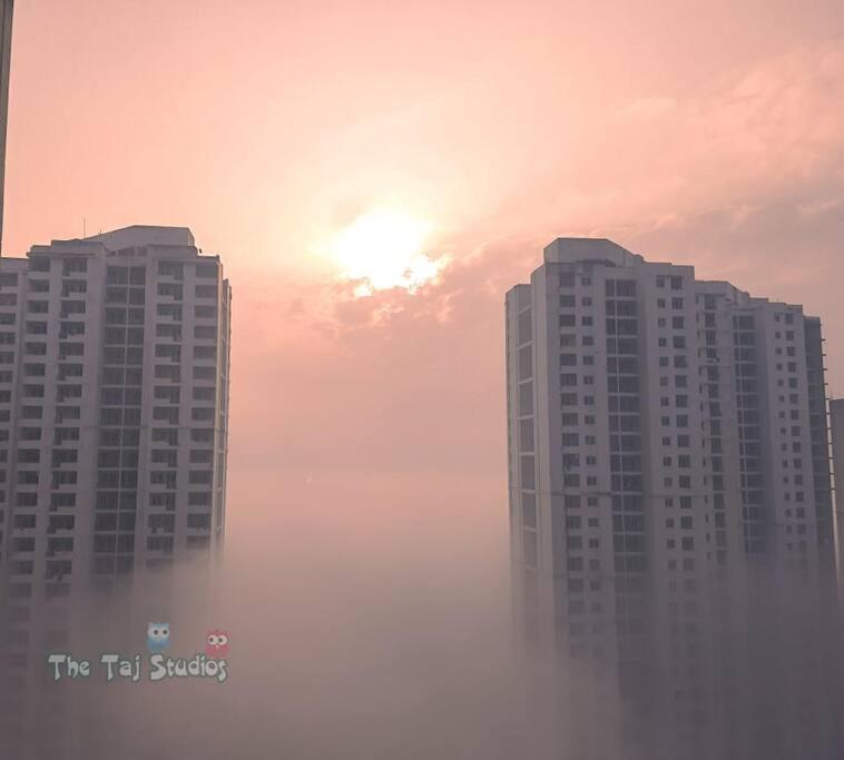 Top Luxury & Couple Friendly Stay Gp By Taj Suites & Studios #New Year Party & Stay Noida Ngoại thất bức ảnh