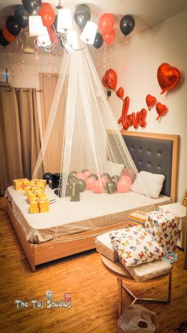 Top Luxury & Couple Friendly Stay Gp By Taj Suites & Studios #New Year Party & Stay Noida Ngoại thất bức ảnh
