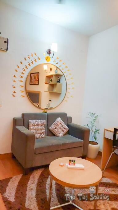 Top Luxury & Couple Friendly Stay Gp By Taj Suites & Studios #New Year Party & Stay Noida Ngoại thất bức ảnh