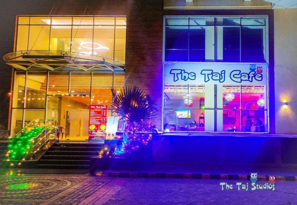 Top Luxury & Couple Friendly Stay Gp By Taj Suites & Studios #New Year Party & Stay Noida Ngoại thất bức ảnh
