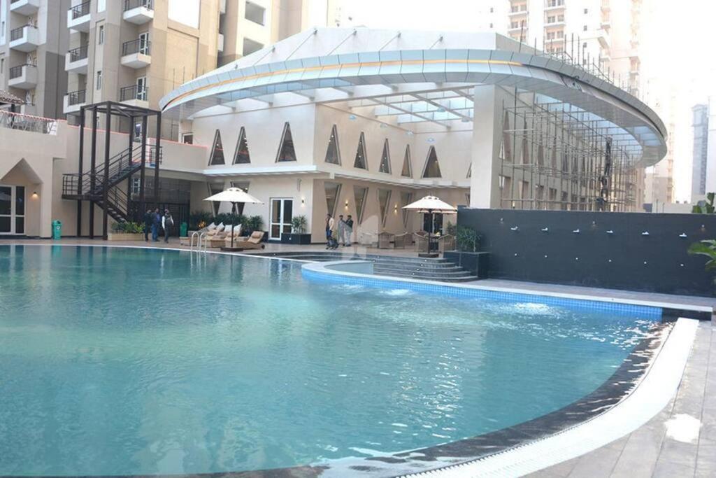 Top Luxury & Couple Friendly Stay Gp By Taj Suites & Studios #New Year Party & Stay Noida Ngoại thất bức ảnh