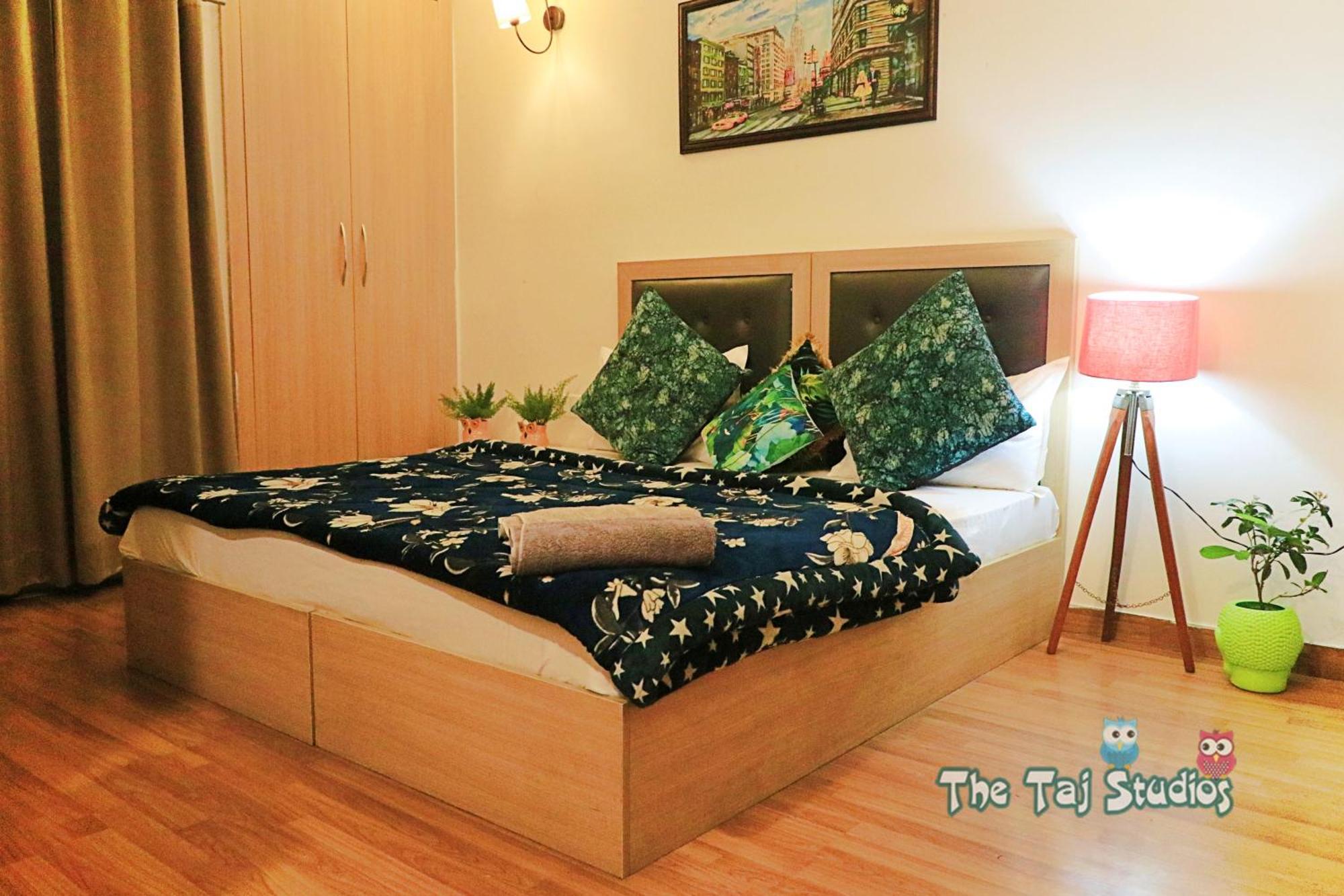 Top Luxury & Couple Friendly Stay Gp By Taj Suites & Studios #New Year Party & Stay Noida Ngoại thất bức ảnh