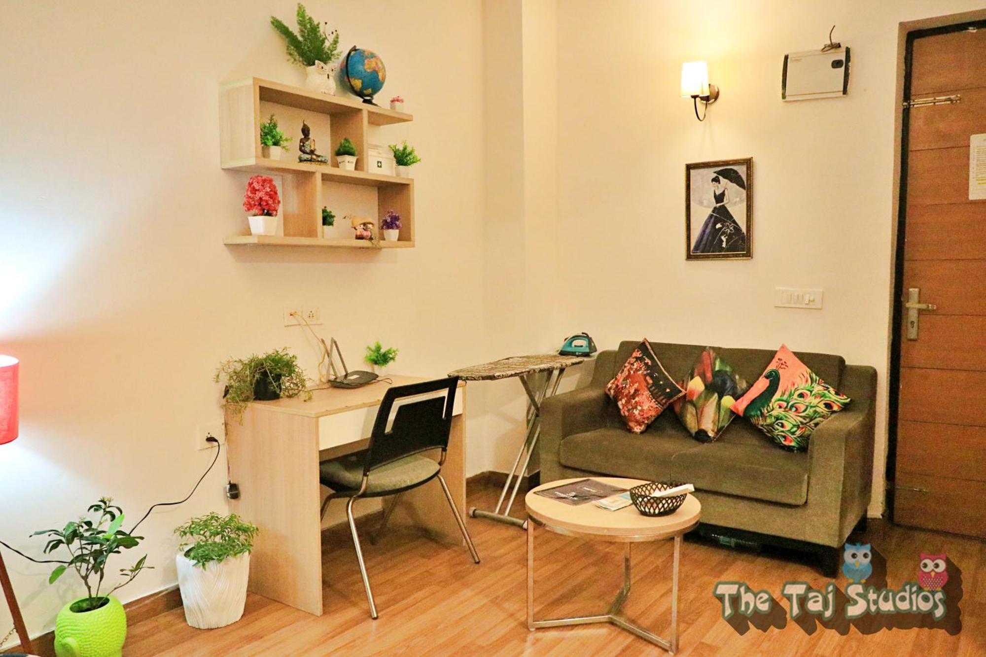 Top Luxury & Couple Friendly Stay Gp By Taj Suites & Studios #New Year Party & Stay Noida Ngoại thất bức ảnh