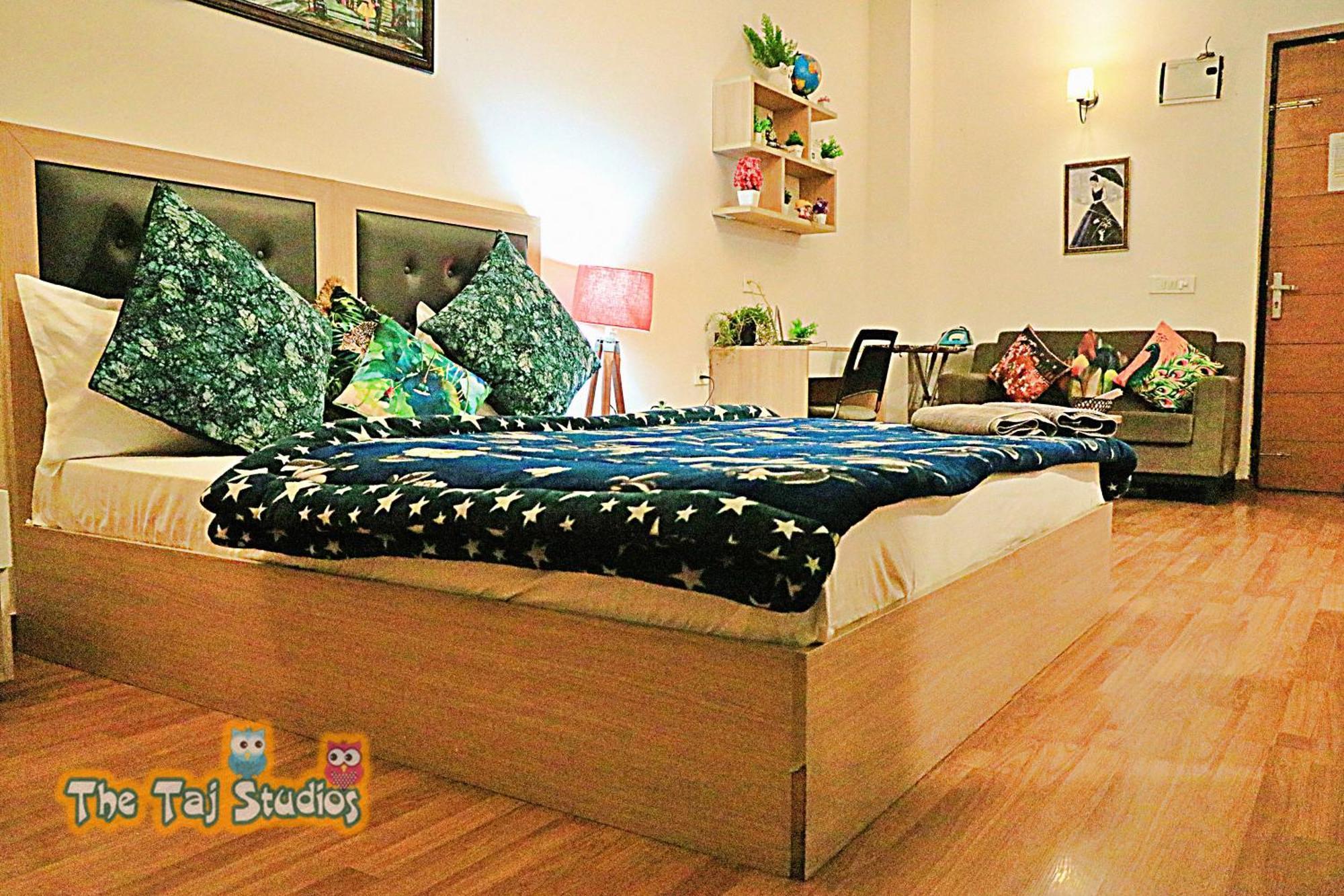 Top Luxury & Couple Friendly Stay Gp By Taj Suites & Studios #New Year Party & Stay Noida Ngoại thất bức ảnh